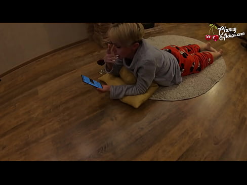 ❤️ Nora blondinka sesa velikega kurca in poskakuje na njem - analni seks Pravi pornič pri nas ️❤